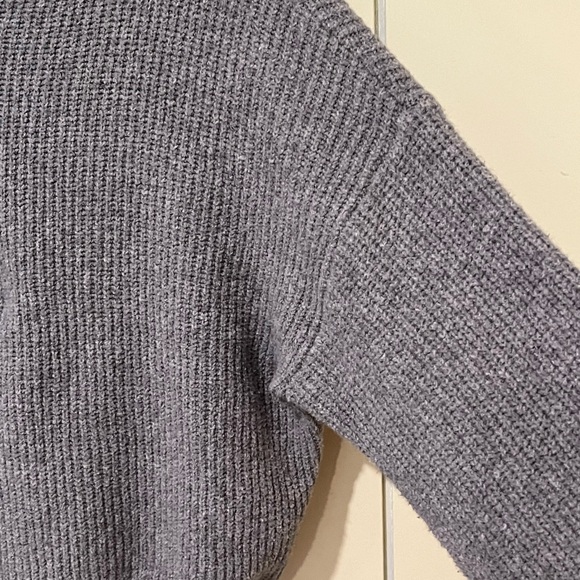 American Eagle Outfitters Women’s Gray Cropped Off the Shoulder Sweater. Size M. - Picture 3 of 6